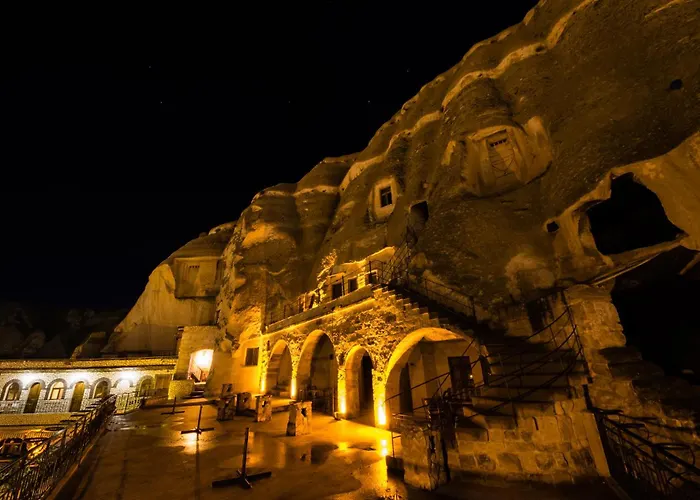 Elite Cave Γκόρεμε